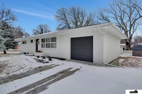 830 N 66th St, Lincoln, NE 68505