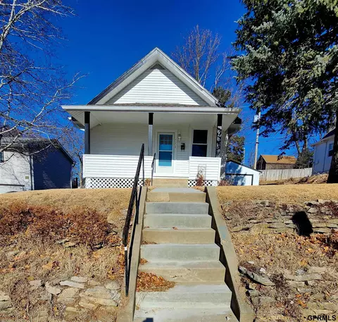 5208 William St, Omaha, NE 68106