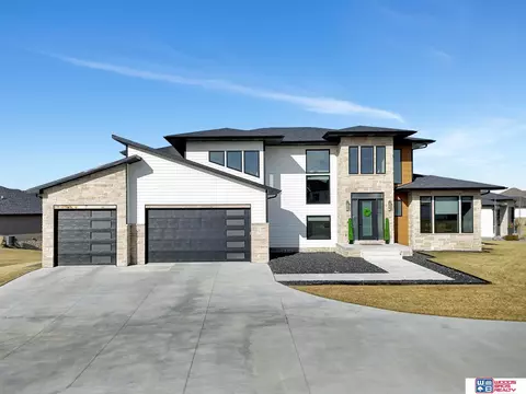 505 Waterside Way, Lincoln, NE 68527