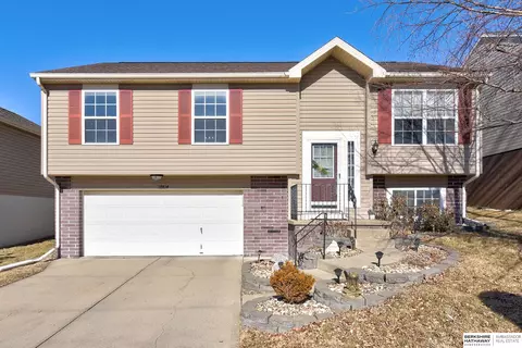 17814 Olive St, Omaha, NE 68136