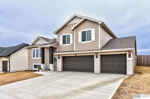 8007 S 198th St, Gretna, NE 68028