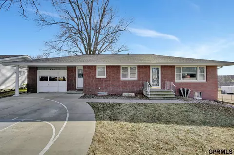719 7th St, Milford, NE 68405