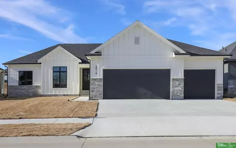5914 N 208th St, Elkhorn, NE 68022