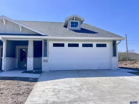 1155 N 12th St, Seward, NE 68434