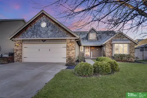 1232 Limerick Rd, Papillion, NE 68046