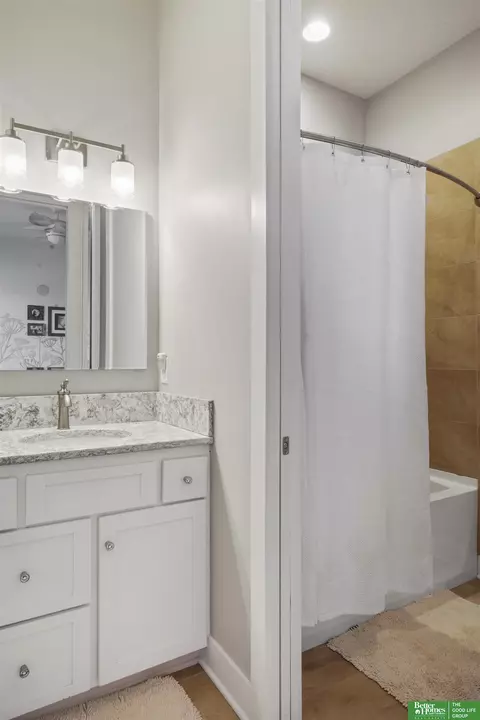 Bath - 23623 Hampton Rd, Elkhorn, NE 68022 photo 8 of 15