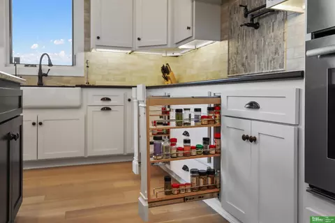 Kitchen - 23623 Hampton Rd, Elkhorn, NE 68022 photo 9 of 11