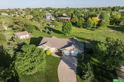 11845 S 202nd Cir, Gretna, NE 68028