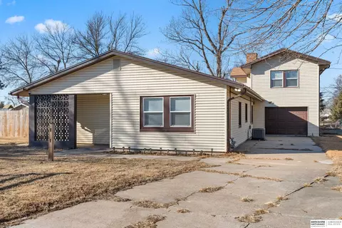 4330 N 14th St, Carter Lake, IA 51510