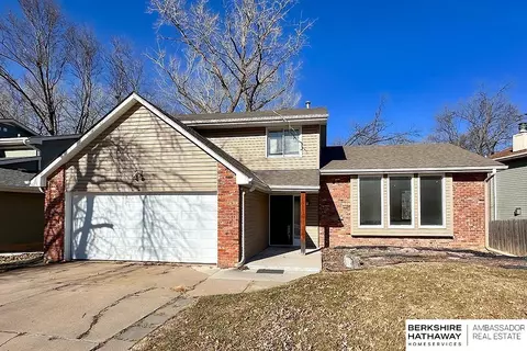 3718 Lynnwood Dr, Bellevue, NE 68123