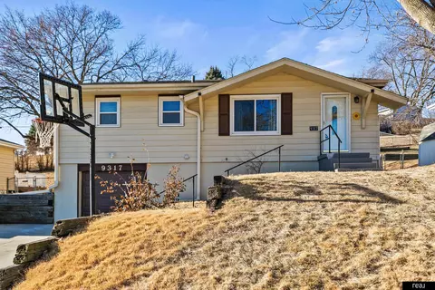 9317 Fowler Ave, Omaha, NE 68134
