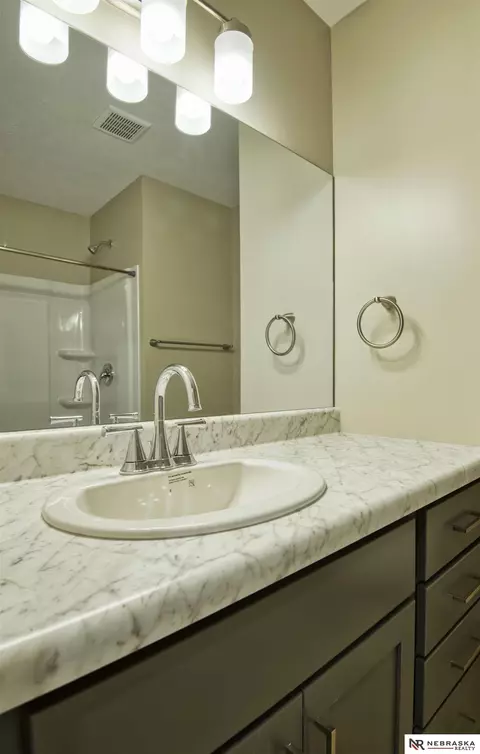 Bath - 2425 Ohio St, Omaha, NE 68111 photo 3 of 4
