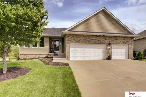 14901 Bodmer St, Bennington, NE 68007
