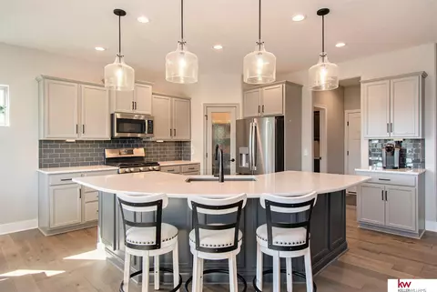 10303 S 208 Ave, Gretna, NE 68028