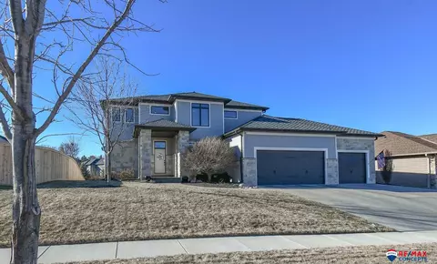 8529 Barkley Dr, Lincoln, NE 68526