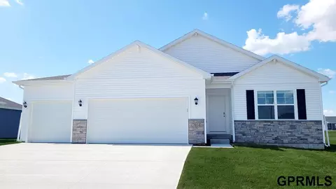 18360 Cary St, Omaha, NE 68136
