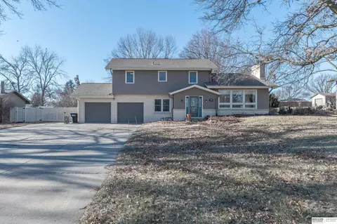 9721 Military Rd, Omaha, NE 68134
