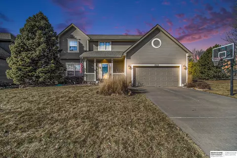 1902 S 199th St, Omaha, NE 68130
