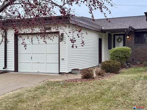 4511 Grassridge Rd, Lincoln, NE 68512