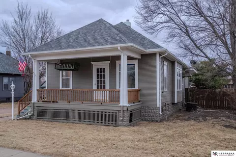 933 W Military Ave, Fremont, NE 68025
