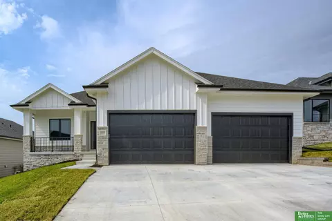 19859 Cottonwood St, Gretna, NE 68028