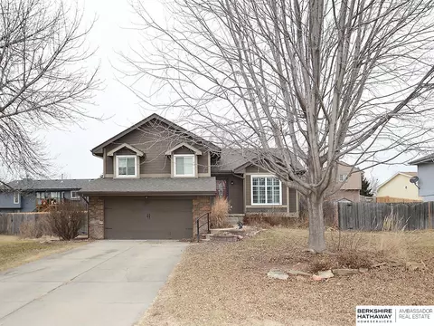 2410 Corn Dr, Papillion, NE 68046