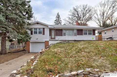 5411 Grand Ave, Omaha, NE 68104