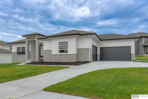12802 Cooper St, La Vista, NE 68138