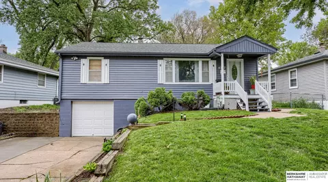 4707 B St, Omaha, NE 68106