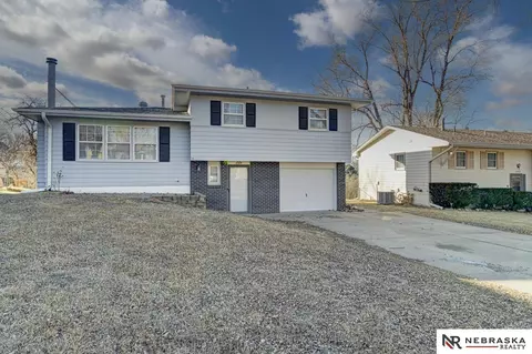 6326 N 76th St, Omaha, NE 68134