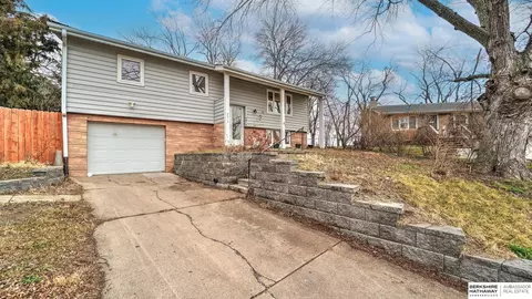 9012 Suffolk Cir, Omaha, NE 68127