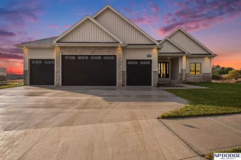 21815 B St, Elkhorn, NE 68022