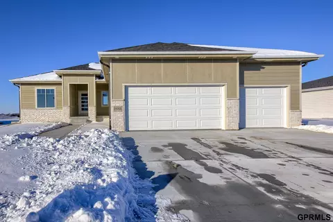 21002 Hartman Ave, Elkhorn, NE 68022