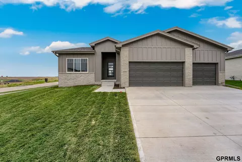 21150 Jessie Ave, Elkhorn, NE 68022