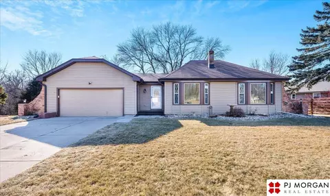 5215 Clay Cir, Omaha, NE 68152