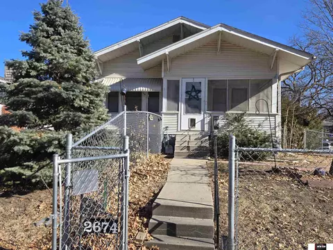 2674 S 11th St, Lincoln, NE 68502