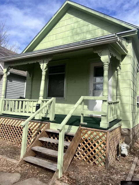 820 Charleston St, Lincoln, NE 68508