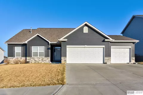 13005 S 53 St, Papillion, NE 68133