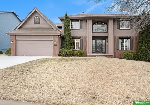 17519 J St, Omaha, NE 68135