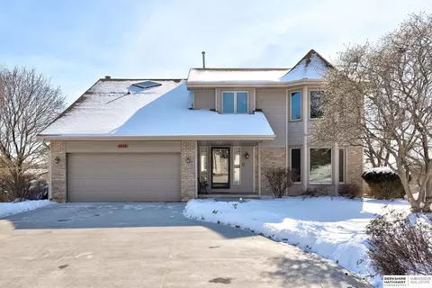 8255 Clay St, Omaha, NE 68122