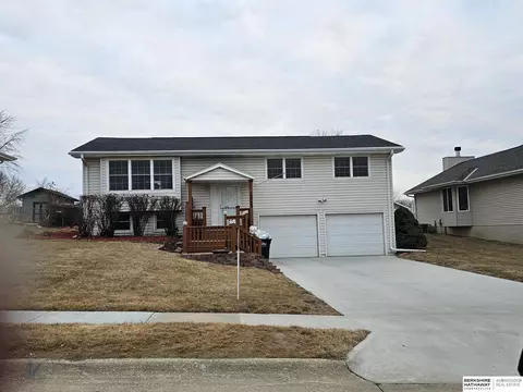 13732 Z Cir, Omaha, NE 68137