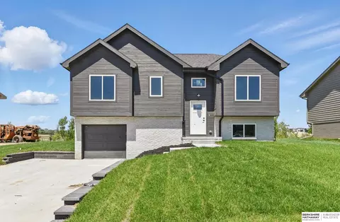 21506 Old Coach Rd, Elkhorn, NE 68022