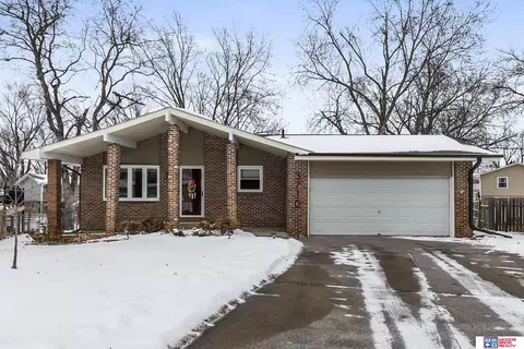 3710 Dunes Ct, Lincoln, NE 68507