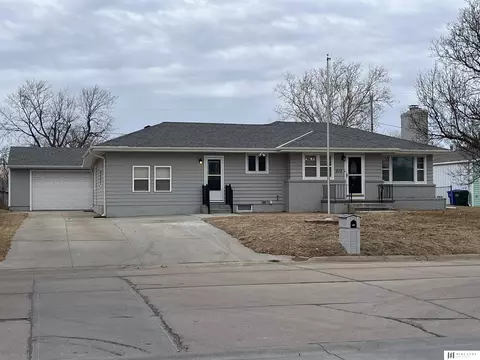 310 S Pine St, Valley, NE 68064