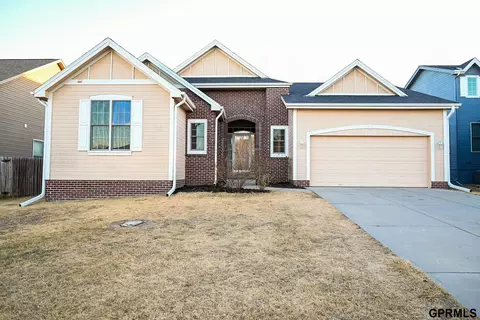 4601 Victoria Ave, Papillion, NE 68133