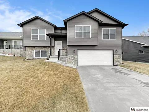 5400 W Gary Gately St, Lincoln, NE 68528