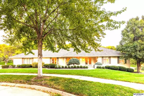 9829 Harney Pkwy S, Omaha, NE 68114