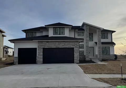5405 N 196th Ave, Elkhorn, NE 68022