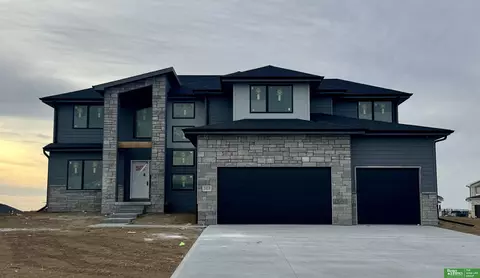 5414 N 196th St, Elkhorn, NE 68022