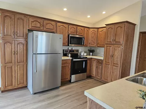 506 S 25 St, Beatrice, NE 68310 photo 3